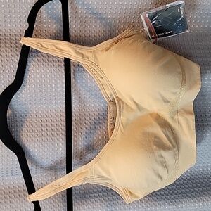 NWT 459 The Comfort Shaping Bra with Adjustable Straps Size M